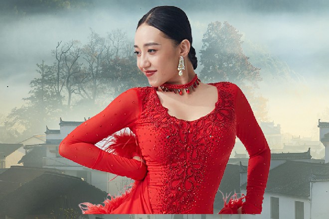 花恋蝶关好房门，看了一眼这干净的要命的屋子，苦笑一声