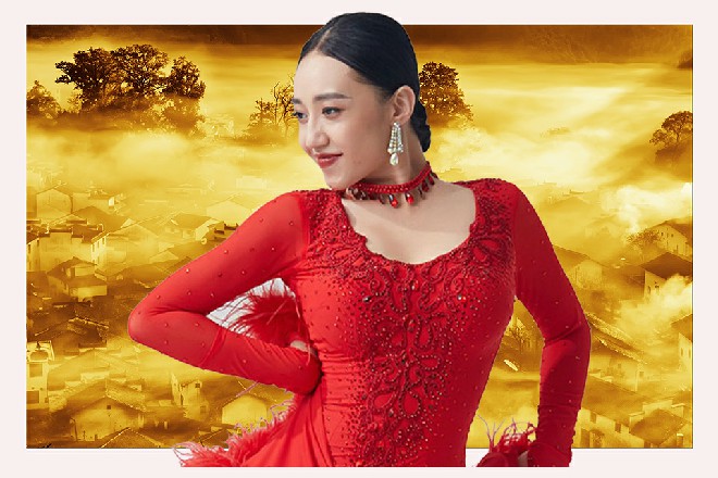 而王玥翻开了图谱，召唤出了传说中的武器，神农尺