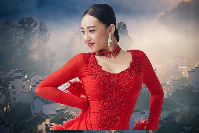 隆巴尔继续快速出拳，拳头如同狂风一样，不断地打下来