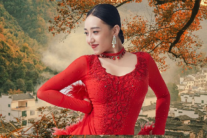 伊轩点点头，然后给了朱雀一个眼神，随后打了个响指