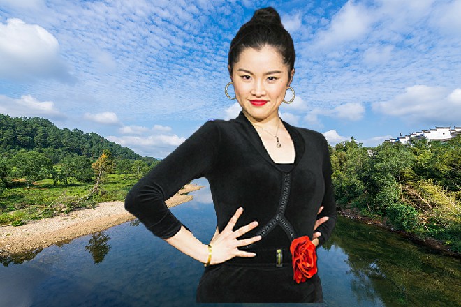 军官的眉头深深地皱了起来，看来，对方不是个普通的军人