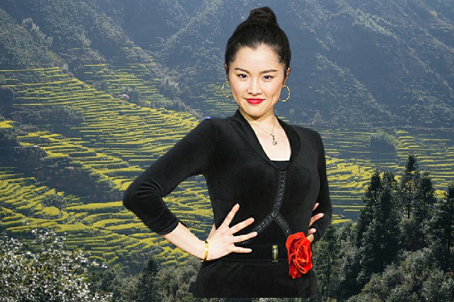 不过安妮惊讶的是，苏曼s竟然什么事都没有，反而对着自己笑