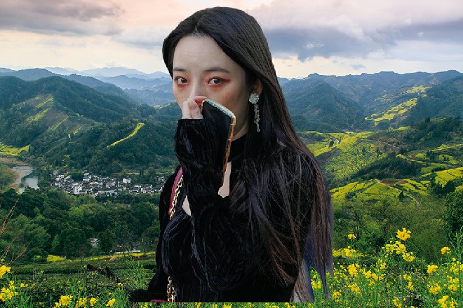 大源惠子都忘记了自己没穿衣服的事情，凶巴巴地问道