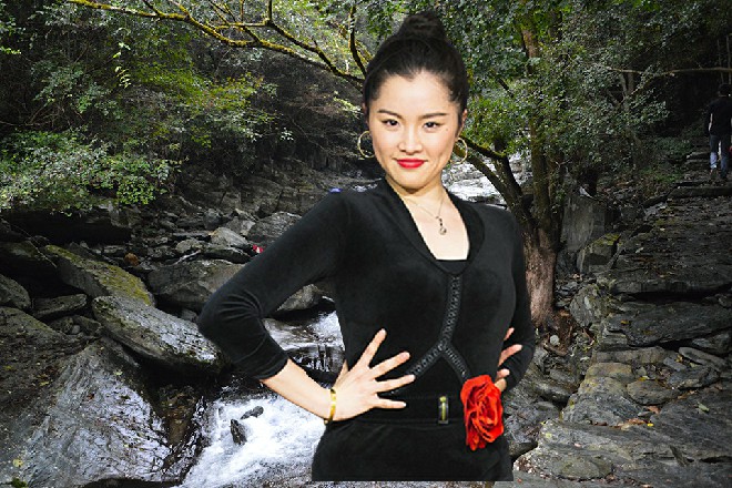 荷娜看着这些意志高昂嗷嗷怒吼的空贼，十分的满意