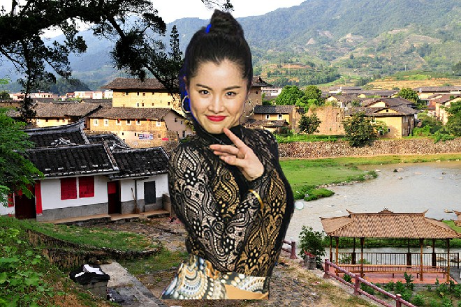 秦海瞠目结舌地看着诺曦S，嘴角慢慢淌出一丝鲜血来