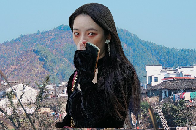 王玥一扬眉毛，红色妖姬背后冒寒风，心说踏马的，这路数不对