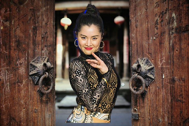 真是奇怪，他擦了擦鼻子，然后回到了自己的小茅屋里面