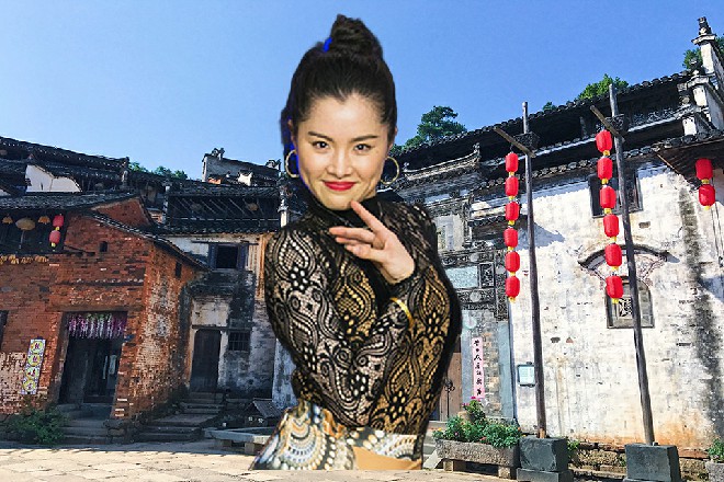 轿夫从怀中掏出一封信件，甩给了红色妖姬，被红色妖姬捏在了手中