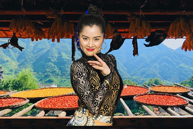 荷娜毫不犹豫，直接一扭头就向着指挥室的方向走去