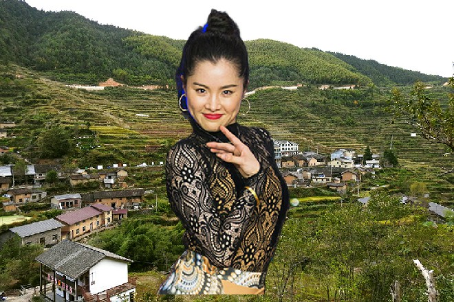 罗芙虽然性子有点傲，但现在还算客气，毕竟是跟人问路