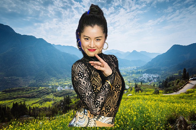 苏曼s一脚踹在了这墙壁上面，把金属墙壁给踹的凹陷了下去