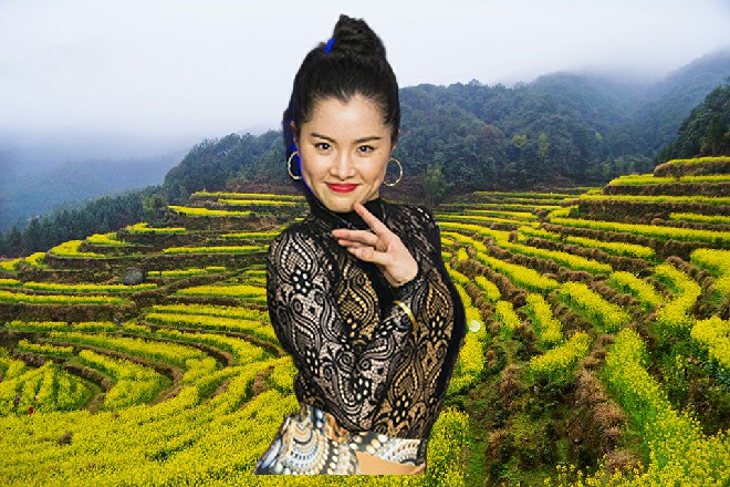 苏曼s指了指躺在地上的周俊，我华夏之地，岂能让你来放肆