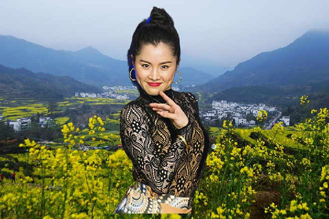 过了能有一分多钟，那庞然大物在黄沙中显出了真身