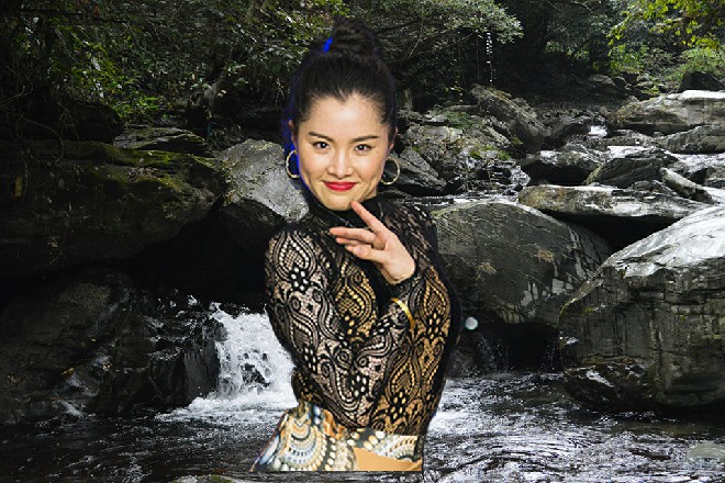 花恋蝶看了一下四周，又抬头看了看星相，然后对苏曼s说道