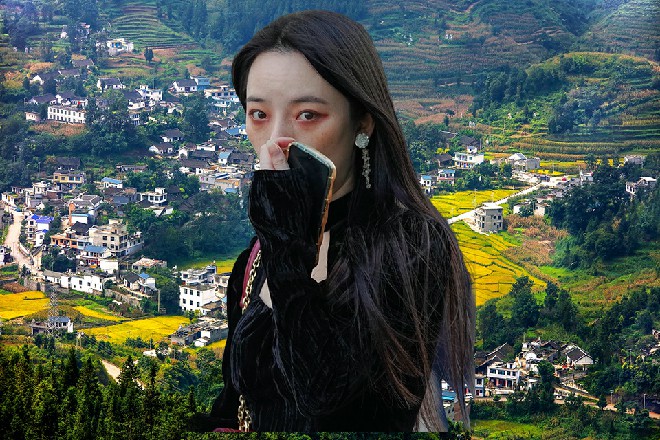 她火焰凝聚出来的武器攻击力超强，连这魔偶都防御不住