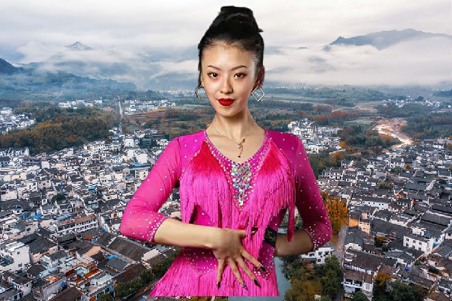 而这时候，凯尔却突然伸出另一只手，直接抓住了苏曼s的脚腕