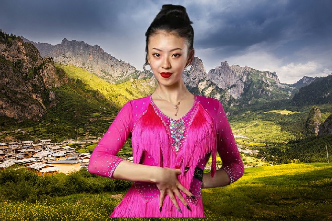 想到这里，红色妖姬走到了神殿的窗子前面，看着外面的云彩