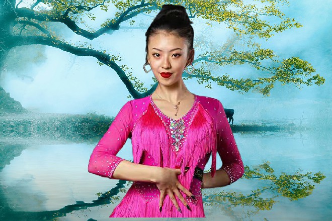 月光从手掌的空隙中漏了下来，照耀在吴恒他们的身上