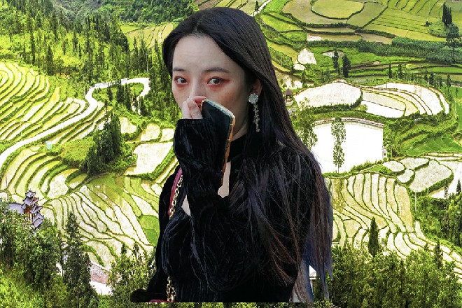 龙枭涯的身体直接被打的飞了起来，下巴都被打碎了