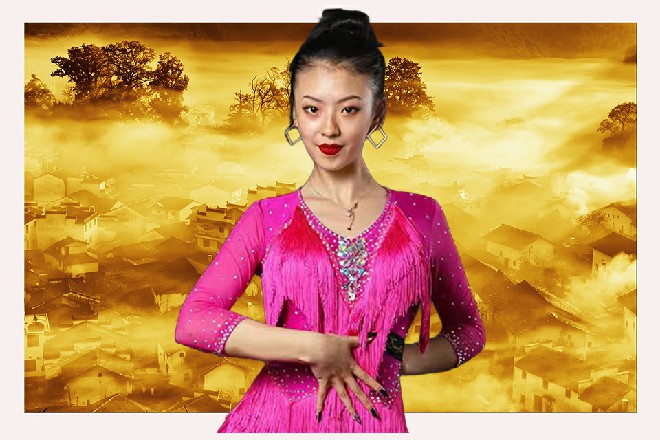 这个保安，一点都不傻，他竟然利用周围客人看热闹的情绪