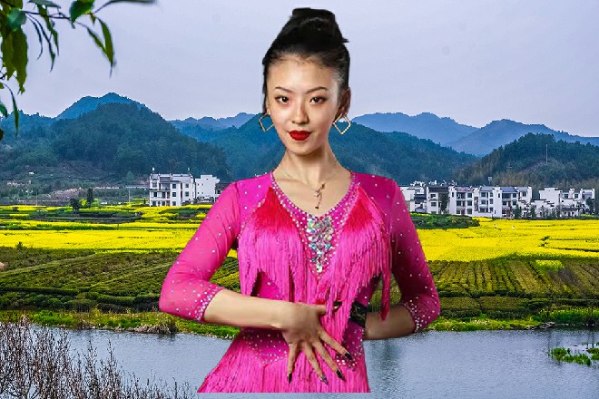 苏曼s见状，终于松了一口气，他也张开嘴，把药酒喷了出来