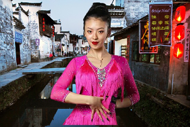 一米多厚的墙壁，直接被这种子弹给击穿，露出透亮的光芒