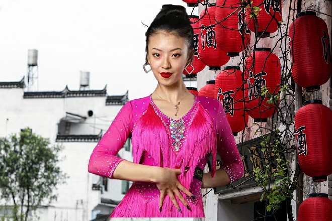 他身影忽然一晃，整个人好像从小美女面前消失了一样