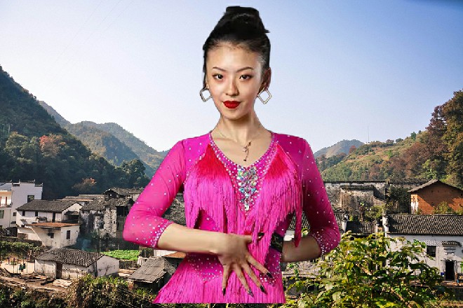 容小薰听到她们的声音，脸色略微苍白，她接着说道