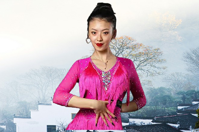 他整理好制服，也不搭理躺在地上的两个人，出门巡逻去了