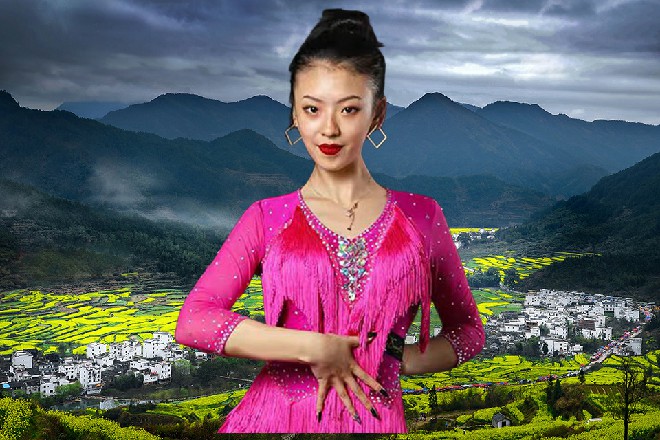 看着那些保镖被打的节节败退，诺曦S活动了一下筋骨