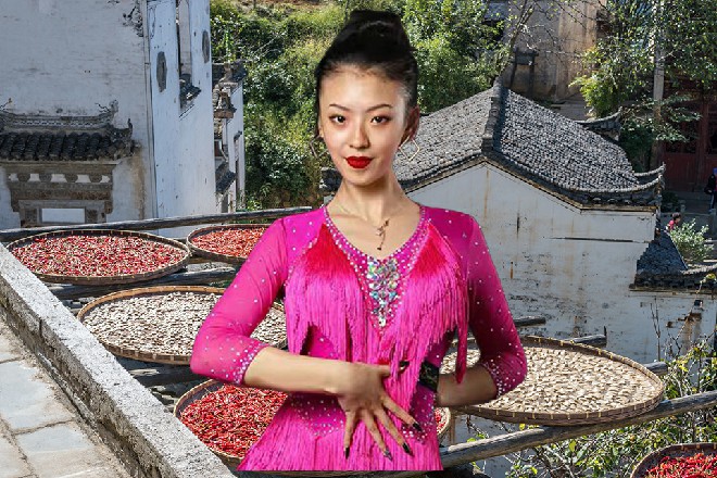 若依不敢放松警惕，他目光依然紧紧盯着井然，以免生变