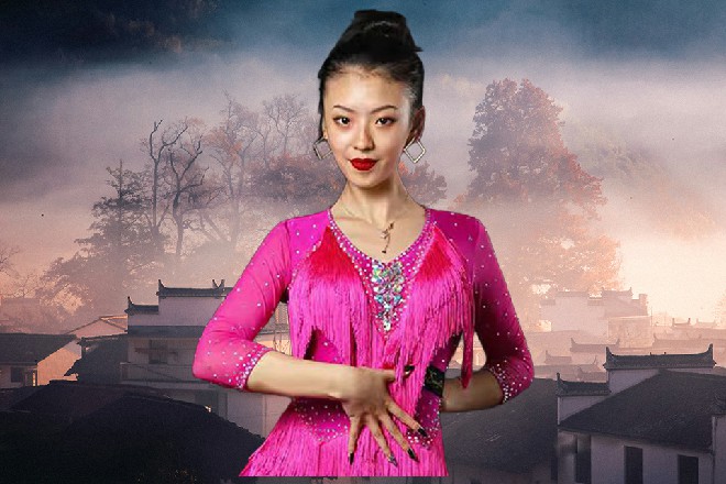 金小雅也整理了一下家居服，然后说道：妈咪这就来了