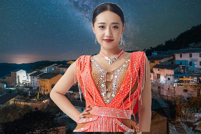 诺曦S闪电般地踹出两脚，两个佛像的脑袋全被踹碎了