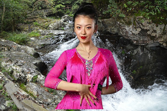 不不不，忽然想起来，又有空了我，我给秦先生倒酒