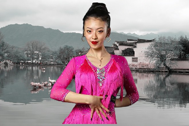 三十米的距离过去，苏曼s双脚狠狠蹬在了电视塔的栏杆上面