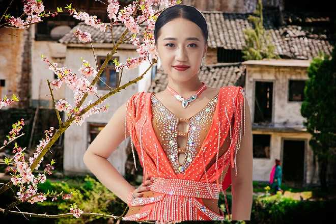 嘻嘻，小哥哥，我们可是不动明王身，你这样只是挠痒痒呢