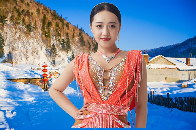 伊轩点点头，正要再说两句，看到了陈佳音下楼的身影