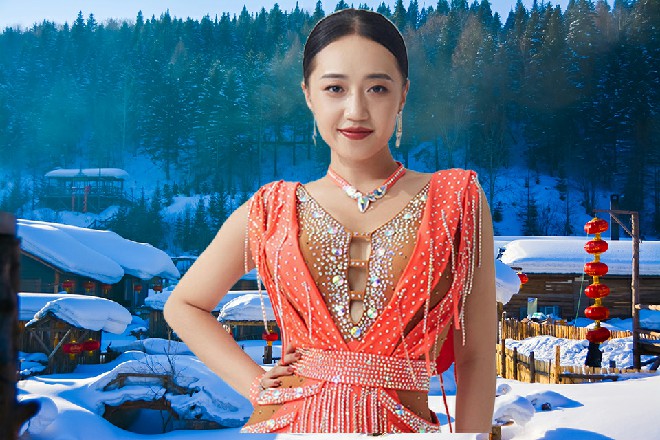 他说着，右手手掌变得如同青玉一般，让刘宝军脸色白了起来