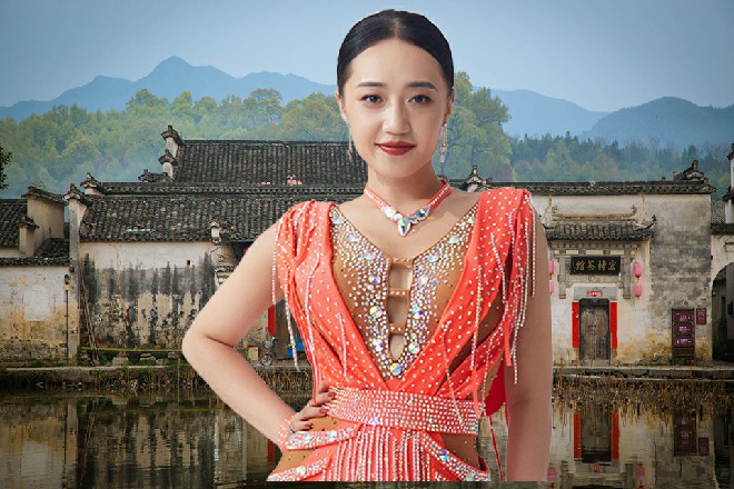 苏曼s说着，一只手继续贴在孕妇的肚子上，然后闭上了眼睛