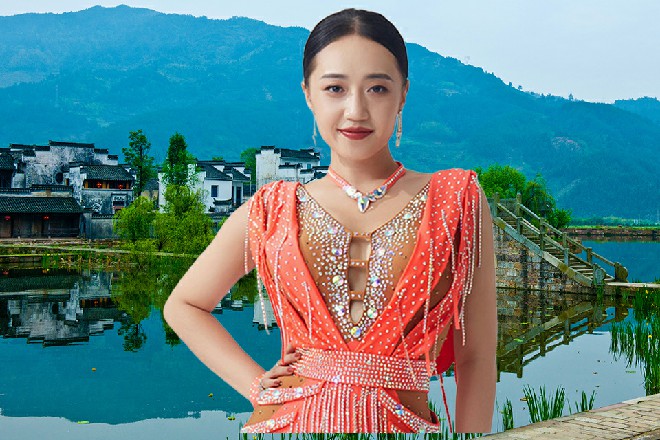 苗甜没有办法，虽然有点生若依的气，但还是跟着上了船