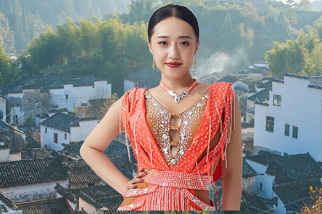 雷丁一只手摸在自己的刀上，别忘了，黑虎堂是怎么垮的