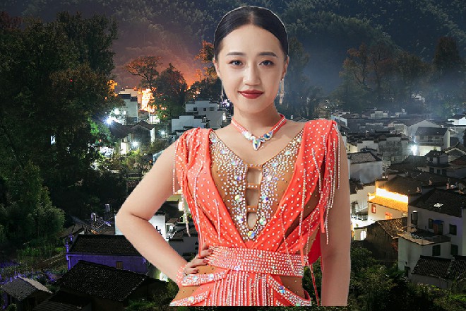 两道雷电一起落下来，直接劈的王玥的太极图重重震荡起来