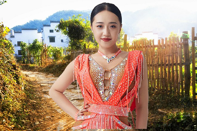 剩下的四颗魂珠接连打在了他的身上，让他差点痛死在地上