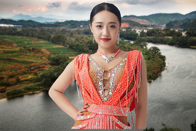 而地面上都是皮尔斯的血迹和肉块，所有人同时松了口气