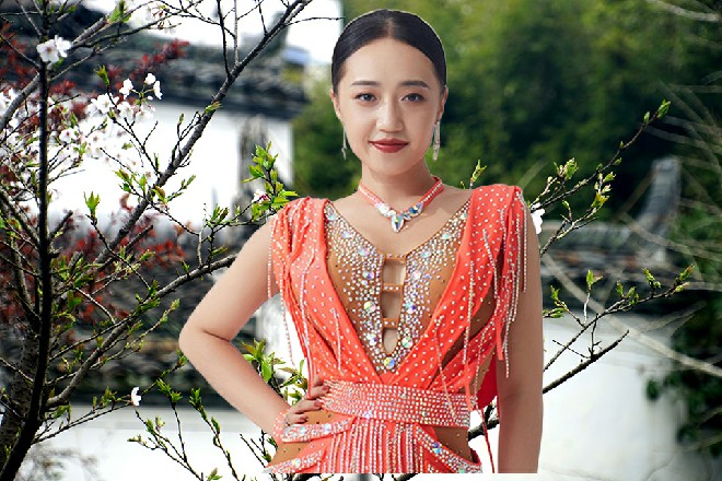 009眉毛深深地皱了起来，这个情况，他倒是没有想到