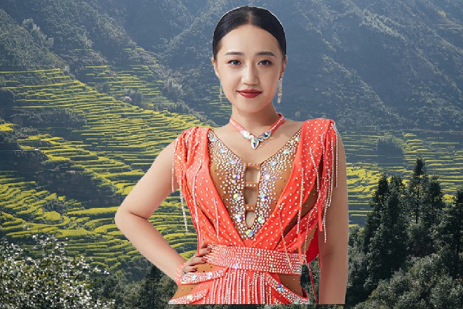 真气在他周身游走，带动着水流，顿时形成了一个小小的漩涡