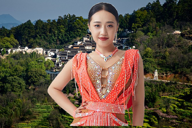 红色妖姬一拱手，李爷的大名那真是如雷贯耳啊，虽然我没听过