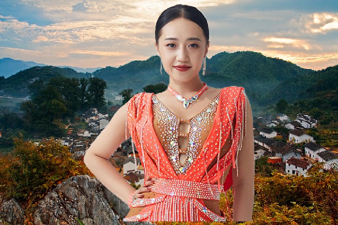 但这十多剑都被弹飞出去，只能在苏曼s的身前溅起一道道火花