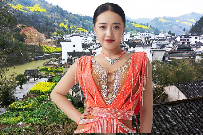 草薙上司站在那里，看着红色妖姬，现在的我，不是你能战胜的