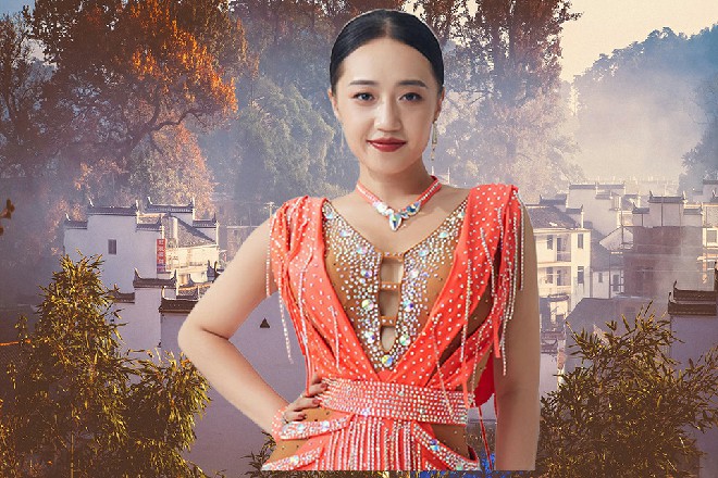 他的双腿也变得更加的修长，身上的肌肉也变得更加均匀